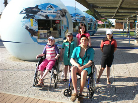 b_attention_je_suis_la